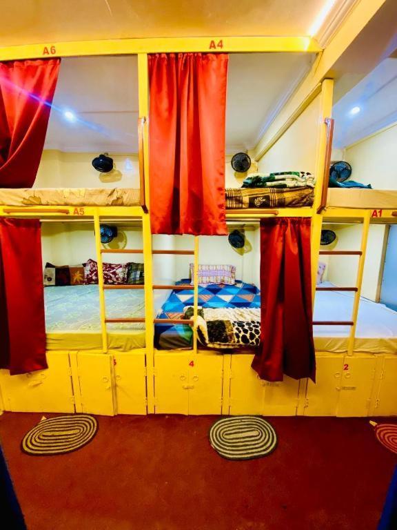 Namo Guest House Only For Indians Waranasi Zewnętrze zdjęcie