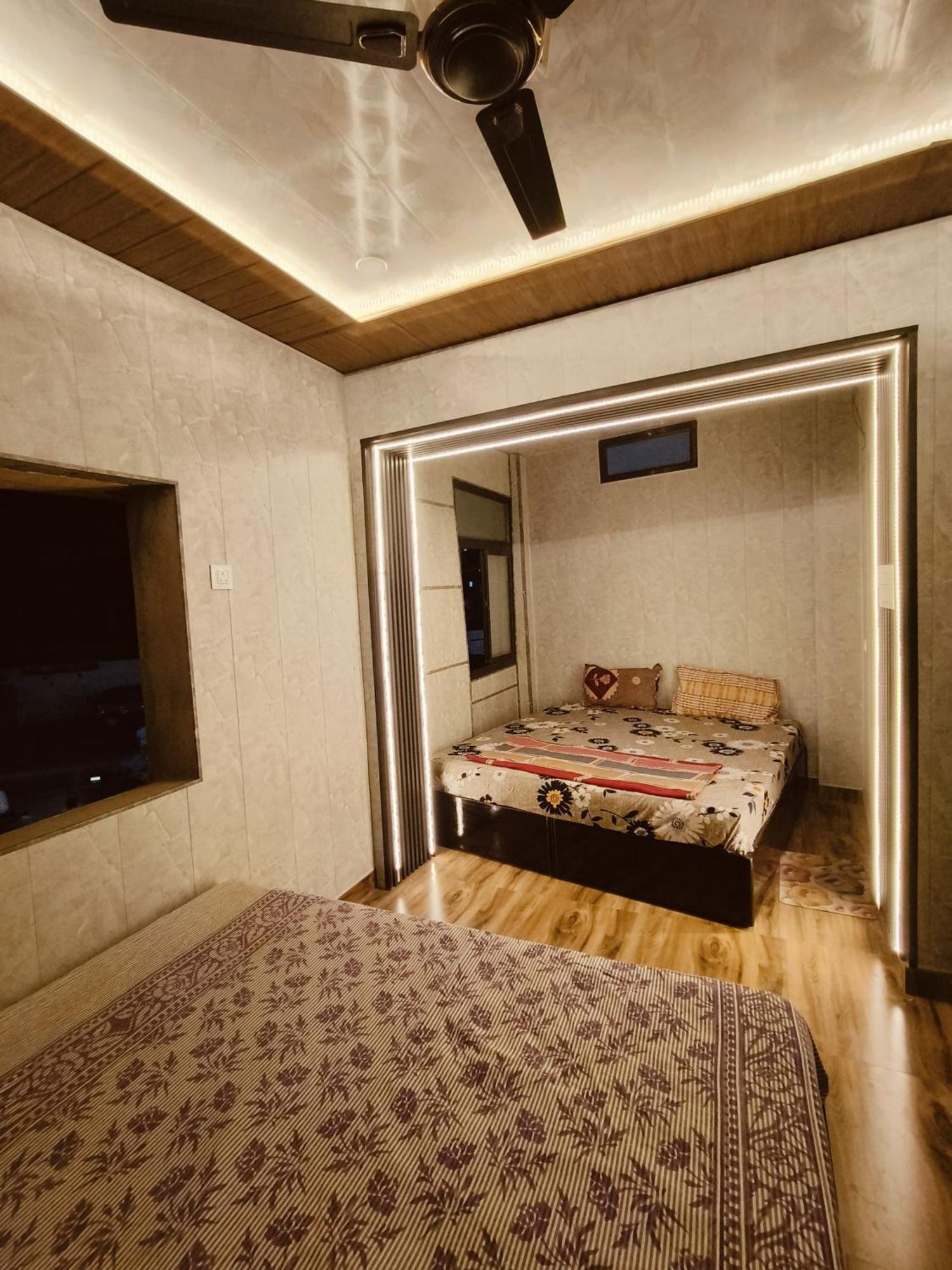 Namo Guest House Only For Indians Waranasi Zewnętrze zdjęcie